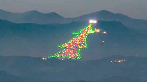 L’albero di luci sul monte Ingino è una delle attrattive più importanti per i turisti che visitano Gubbio nel periodo natalizio