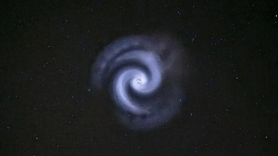 La spirale in cielo nella foto postata da Passione Astronomia