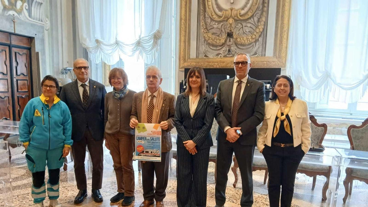 La presentazione dell’iniziativa «Camper della salute» in sala delle Baleari