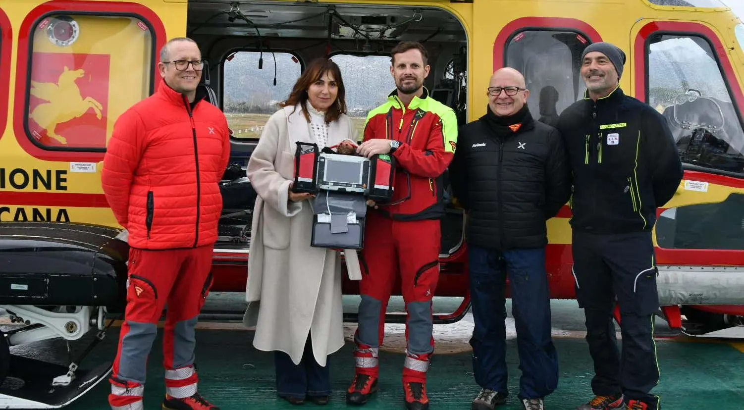 La terapia intensiva in una valigetta. Nuovo defibrillatore per il Pegaso3: "Strumento salvavita all’avanguardia"