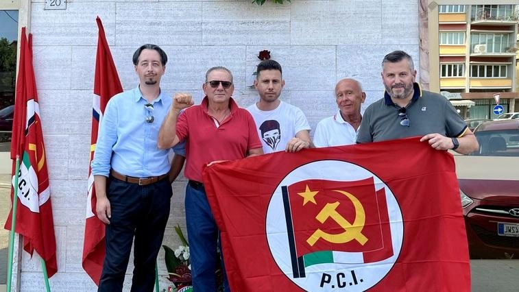 Il Partito comunista italiano ha commemorato i Fatti di Sarzana, ricordando l'eroismo di coloro che sfidarono i fascisti nel 21 Luglio. L'importanza dell'antifascismo militante è stata sottolineata, criticando le amministrazioni passate e attuali. Sarzana è stata elogiata per la sua resistenza storica.