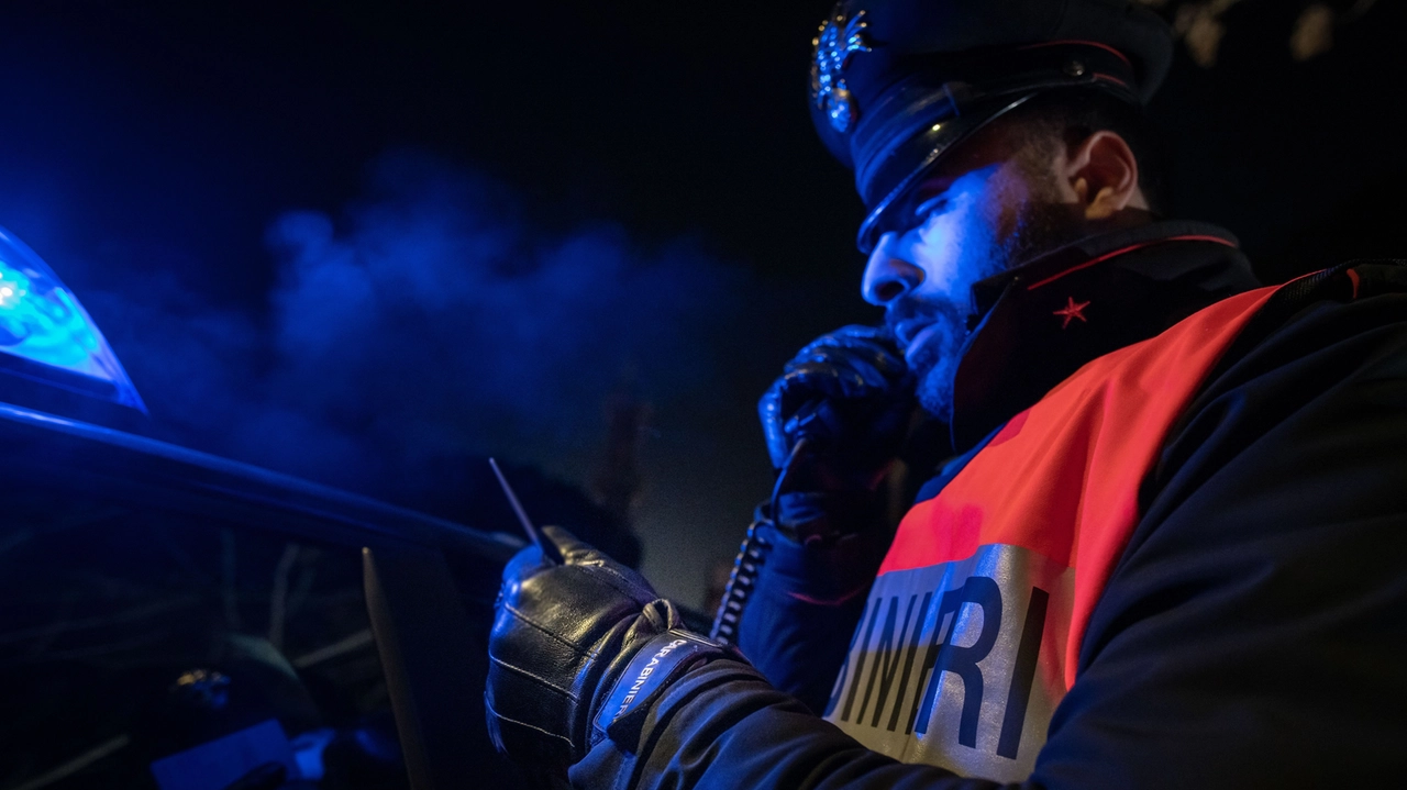 Carabinieri in piazza (foto d’archivio)