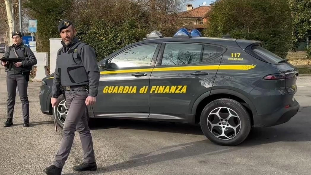 La Guardia di Finanza di Alessandria ha sequestrato 60 chili di argento. senza marchio identificativo diretti ad Arezzo