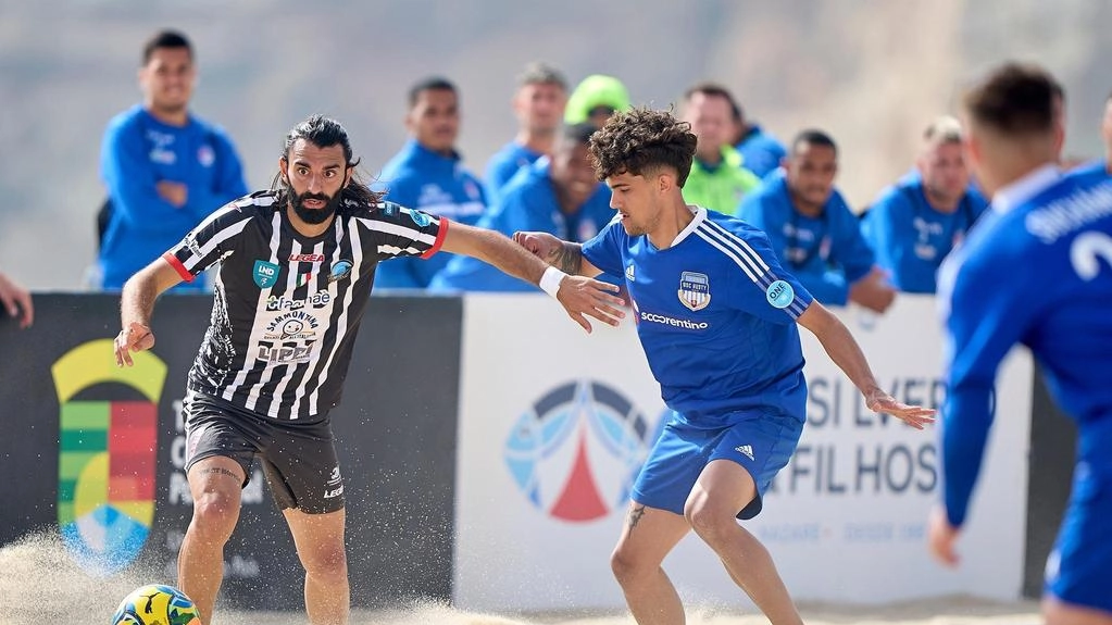 La Farmaè Viareggio Beach Soccer chiude la fase a gironi della Euro Winners Cup 2024 con una terza vittoria a Nazaré, Portogallo, battendo gli slovacchi 9-0. Prossimo obiettivo: gli ottavi di finale.
