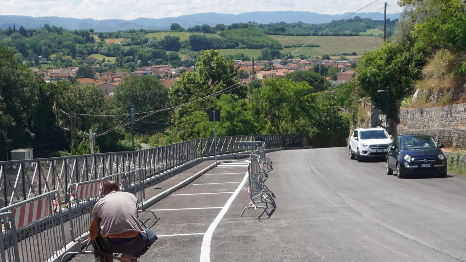 Lavori sulla strada di Levane. Percorso a rischio cedimenti: fra le opere anche parcheggi