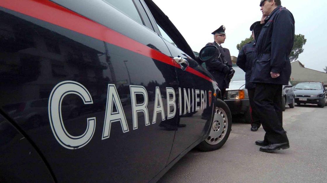 https://www.lanazione.it/image-service/view/acePublic/alias/contentid/Yzc1YmI1ZTYtNjRmYy00/0/stalking-e-umiliazioni-verso-la-compagna-preso-dai-carabinieri-dopo-la-condanna.jpeg?f=16:9&w=1200&h=630