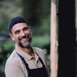 Luca Calvani tra cavoli e merende: un libro sulla cucina “e sull’amore per le piccole cose”