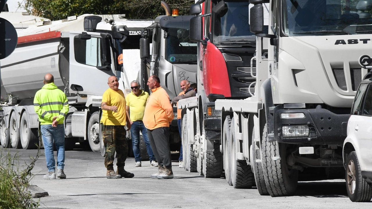 Protestano i cittadini per i lavori alla bretellina (Foto Archivio)