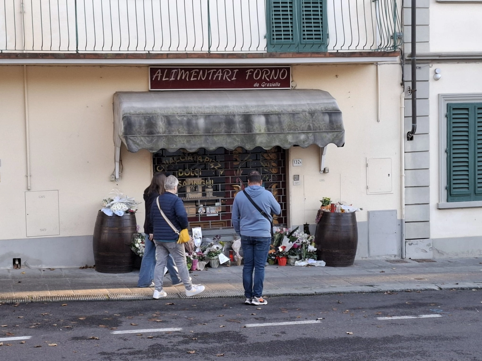 Fiori e ricordi fuori dal forno Graziella di Chiesanuova