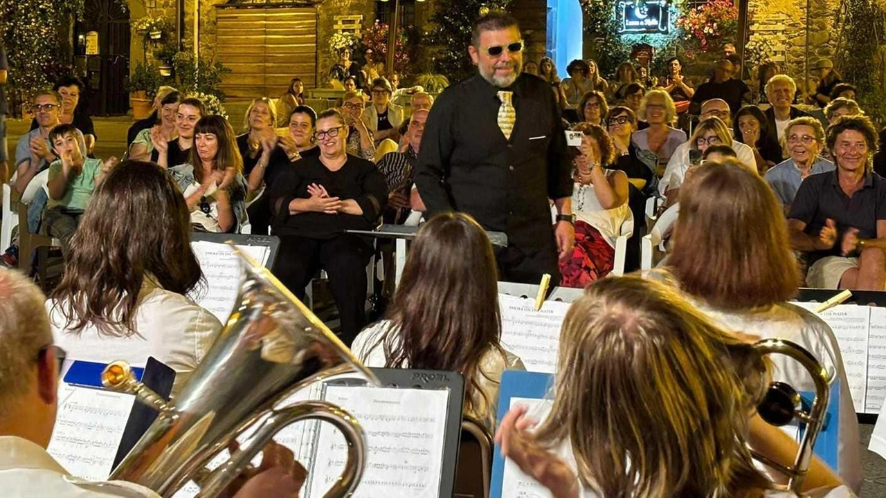 La serata musicale promossa dalla Filarmonica. in cui si è esibita la Junior Band, formata da giovani del territorio. Un’occasione per la raccolta di donazioni da devolvere all’istituto «Baracchini» di Villafranca per l’acquisto di strumenti e materiale musicale