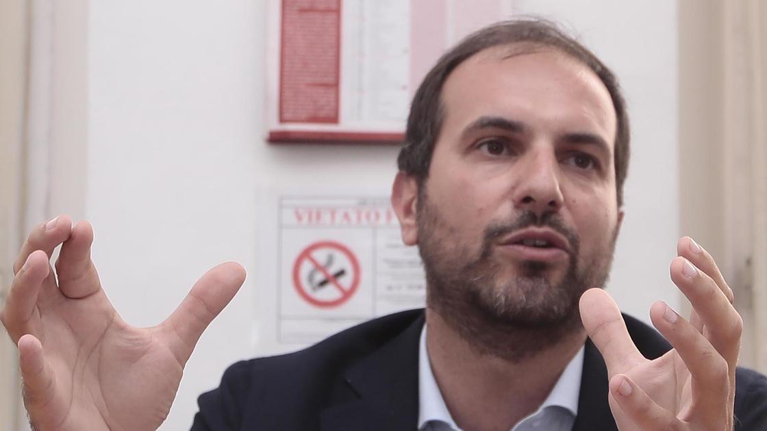 Pd Lettera a Schlein: "Rinvia il congresso"