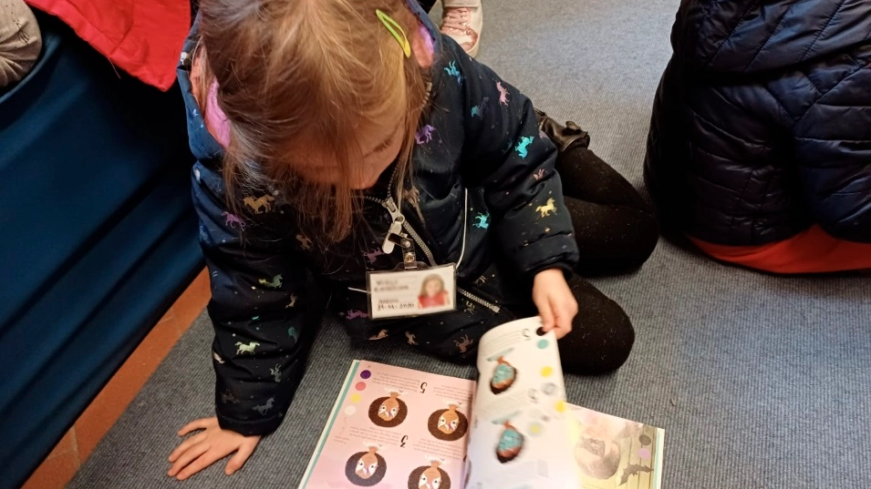 Bambini in biblioteca