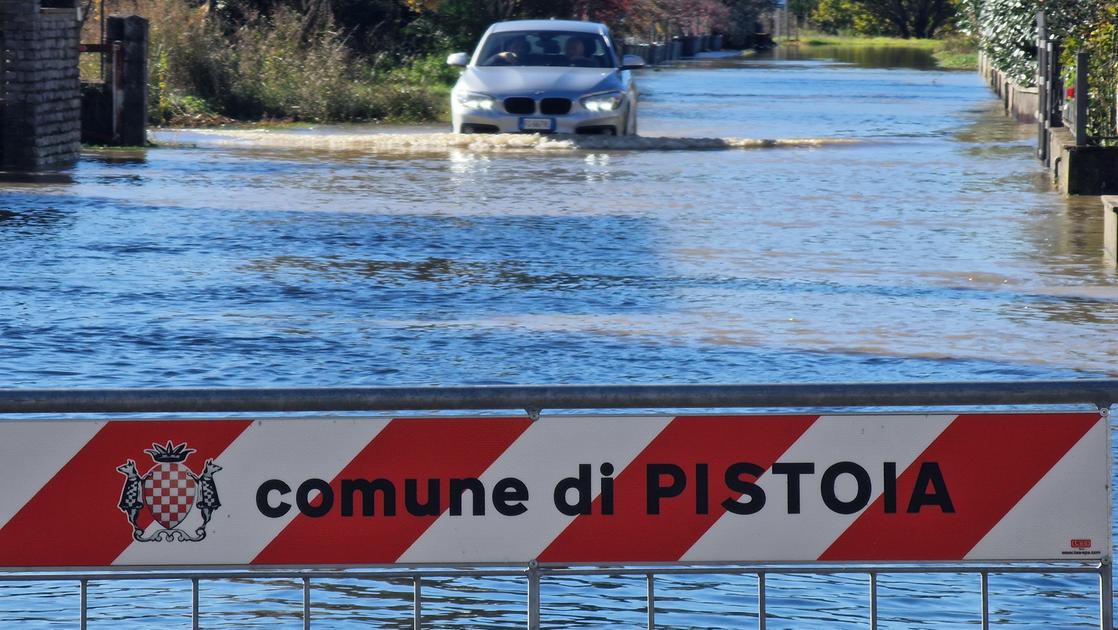 Pioggia e vento forti. Esplode una cabina Enel. Centinaia di case al buio