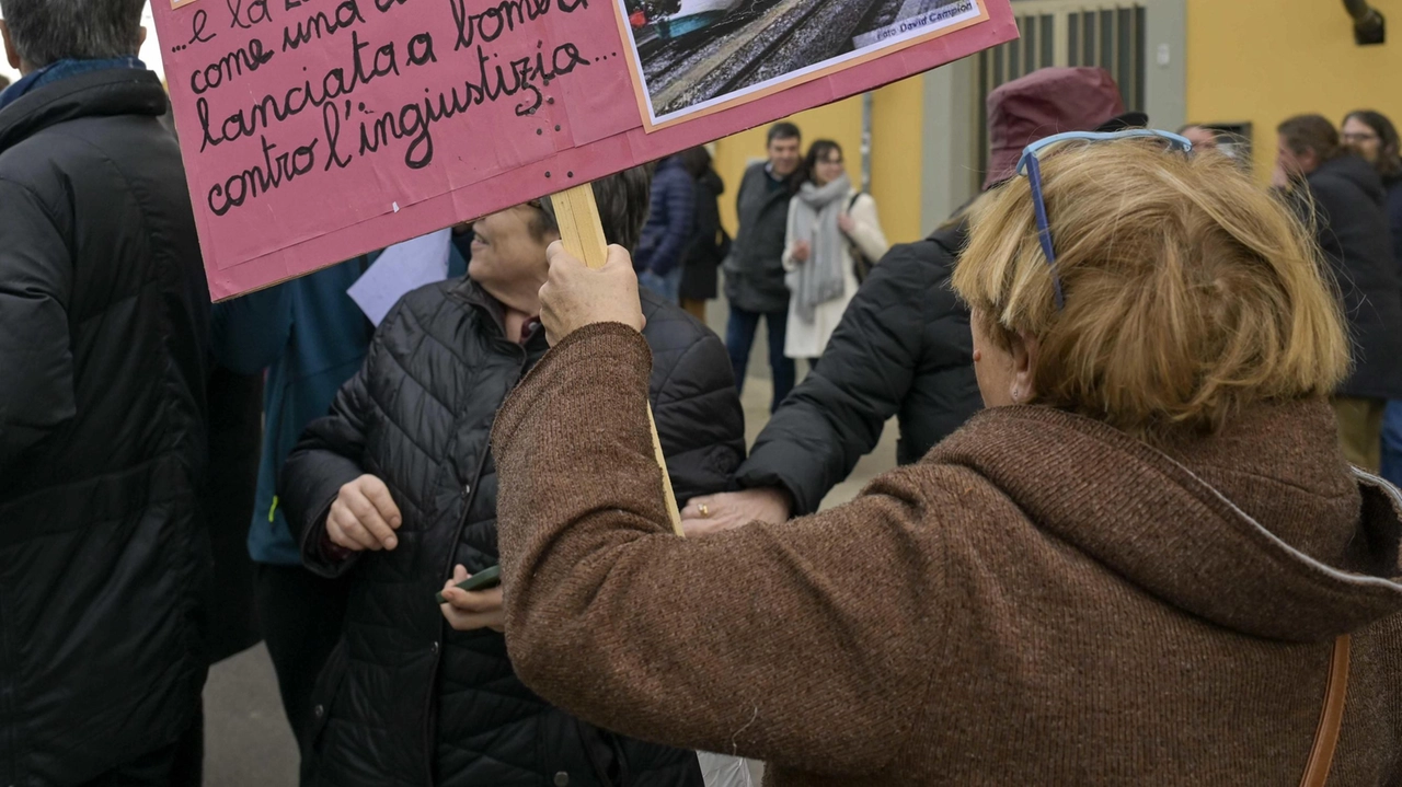 Un momento della manifestazione di protesta per i disservizi sulla Faentina