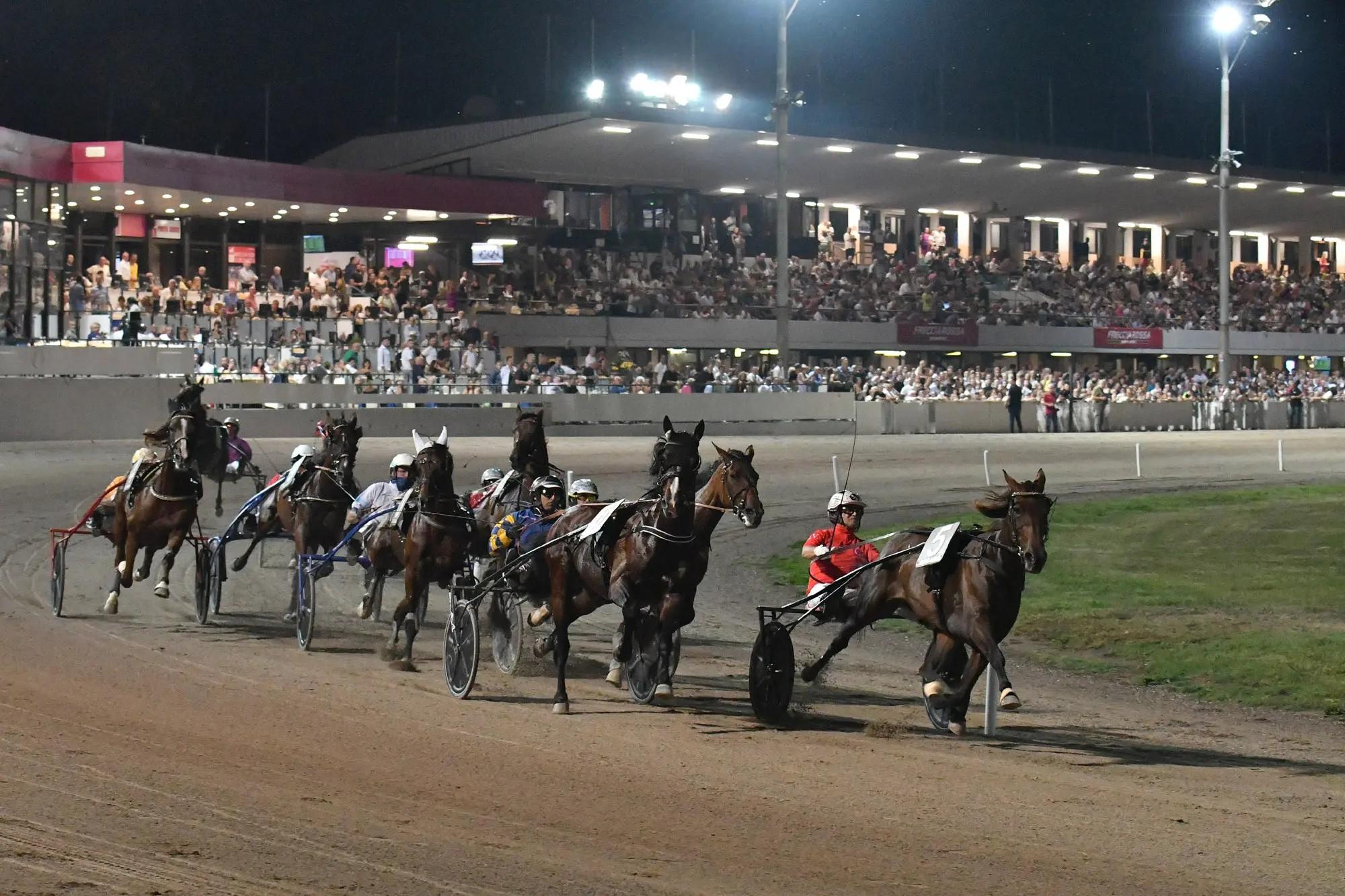 Ippodromo Sesana, doccia fredda. Saltano le corse di aprile e maggio