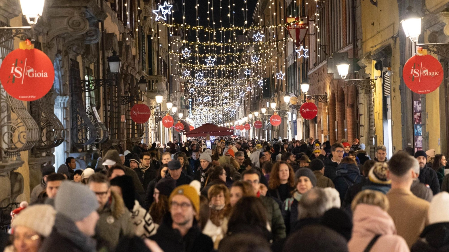 Slittano gli allestimenti natalizi. Risiko di luci, eventi e mercatini