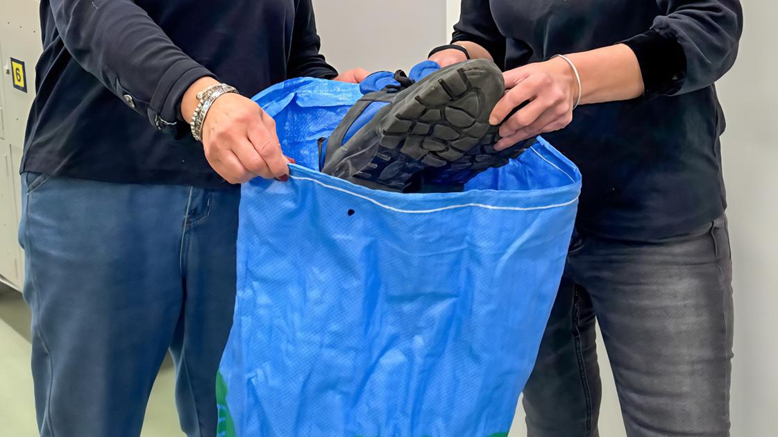 Le scarpe in gomma dei postini? Per il pavimento anti urto negli asili