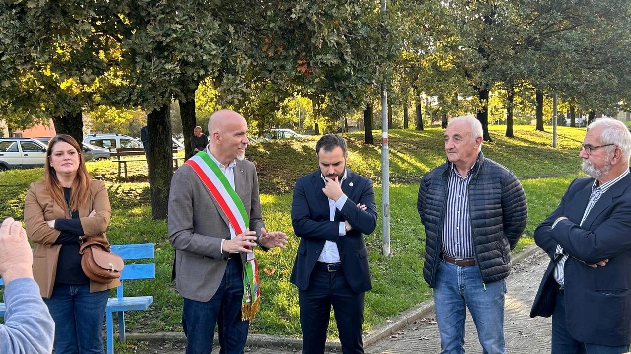 Alla cerimonia di inaugurazione sono intervenuti il pittore Loscalzo, per il Comune gli assessori Puccinelli, Belli, Mori e Luca