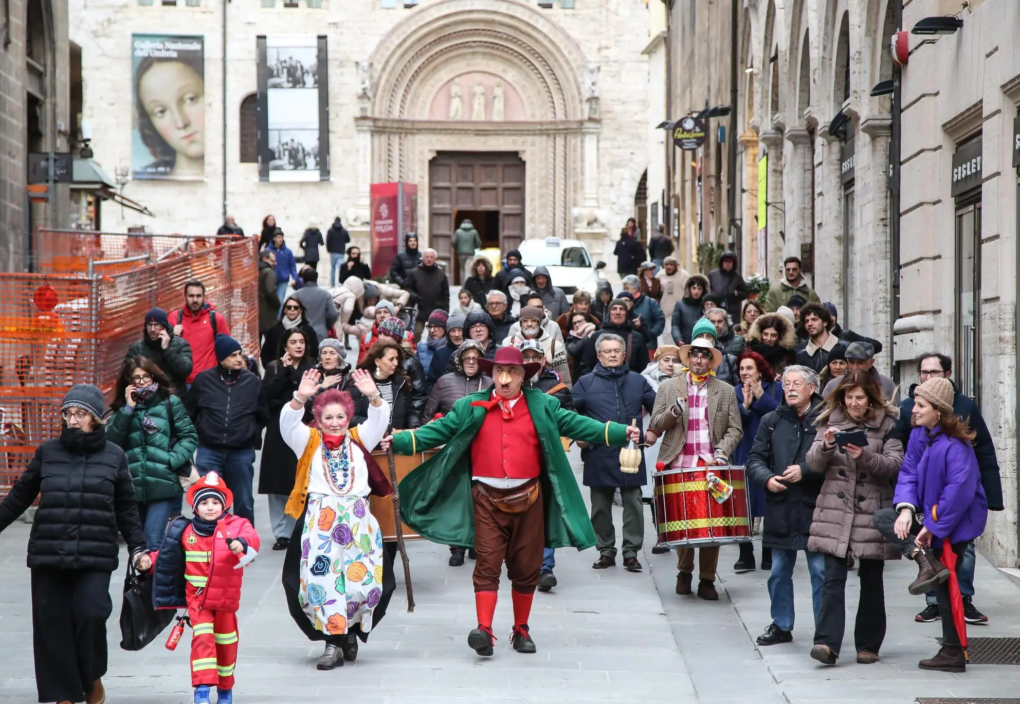 Il Carnevale perugino. Il Bartoccio diventa re. La sindaca gli consegna le chiavi della città