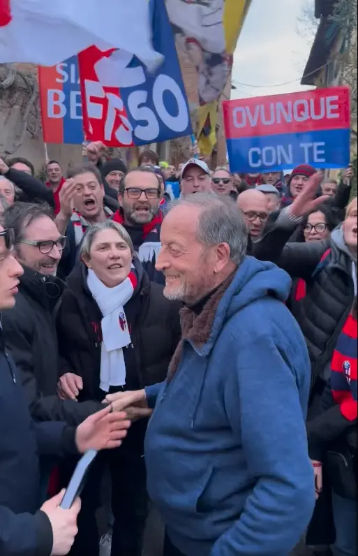 I tifosi del Bologna vanno a San Miniato a trovare Ulivieri: ‘Mi hanno fatto piangere’