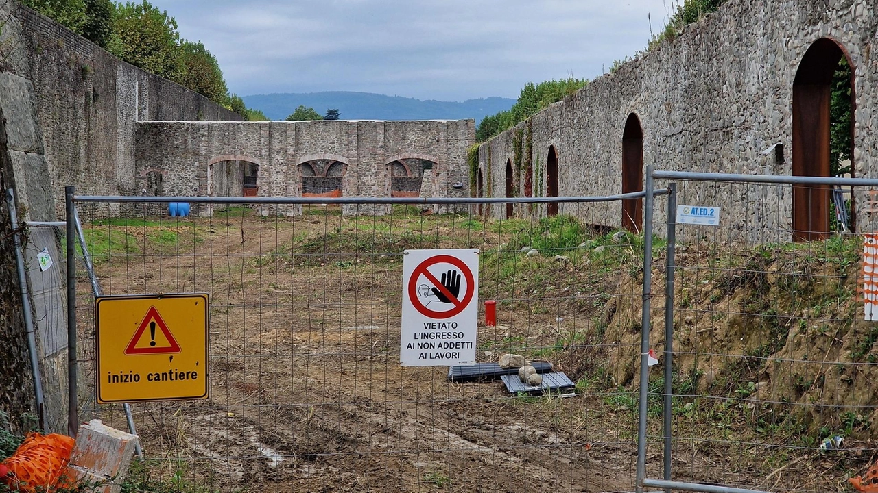 Così si presenta il cantiere nell’area dell’ex tiro a segno, in via dei Macelli Il progetto per la valorizzazione delle mura è di due anni fa