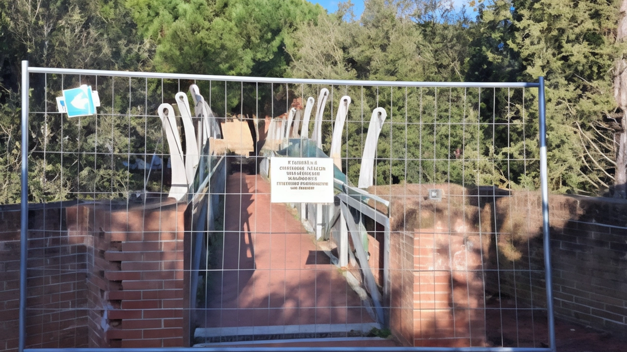 Da alcune settimane la passerella pedonale su piazza Matteotti verso il Parco Dante Tacci, il parcheggio e il quartiere Castagnolo,...