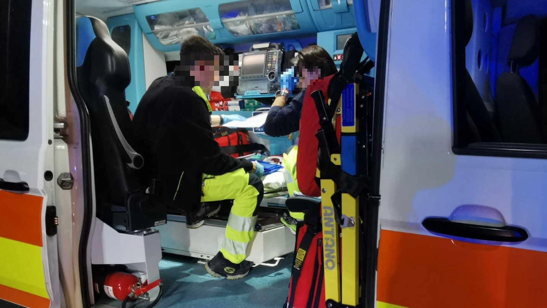 L'equipaggio di un'ambulanza in una foto di repertorio