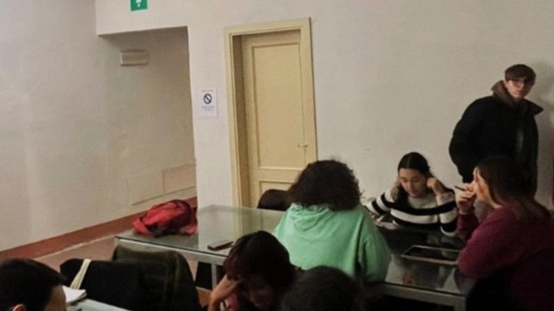 Ideata, scritta e disegnata dagli allievi delle scuole. Isi ‘Pertini‘, Liceo Artistico e Liceo Classico.