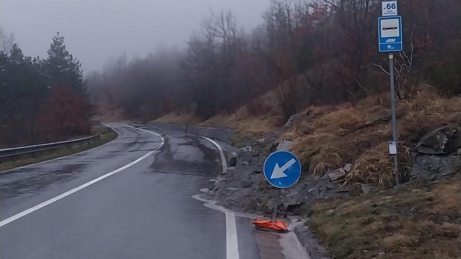 Frana a Vaglia, strade chiuse e frazioni isolate. La situazione