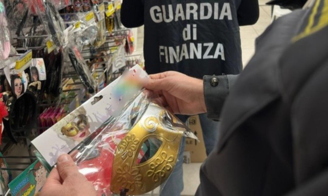 Lucca, maxi sequestro di 10mila prodotti di Carnevale non sicuri