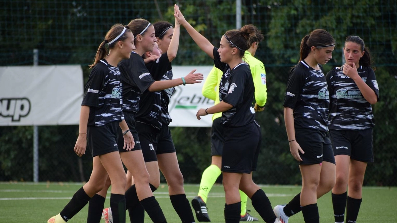 L’esultanza dello Spezia women,. sul campo del “Marchini“ di Castelnuovo, che sta disputando un ottimo campionato