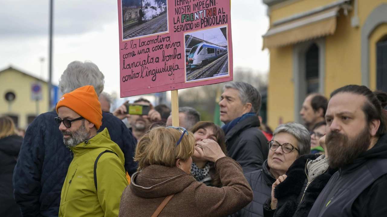 Studenti e lavoratori frustrati da un trasporto pubblico inefficiente e imprevedibile "Chiediamo siano ripristinate le corse cancellate, ci sono troppe fasce orarie scoperte".