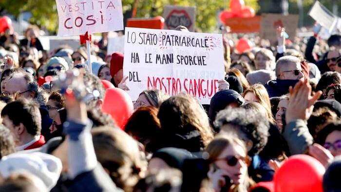 Una manifestazione contro la violenza sulle donne (Foto archivio Ansa)