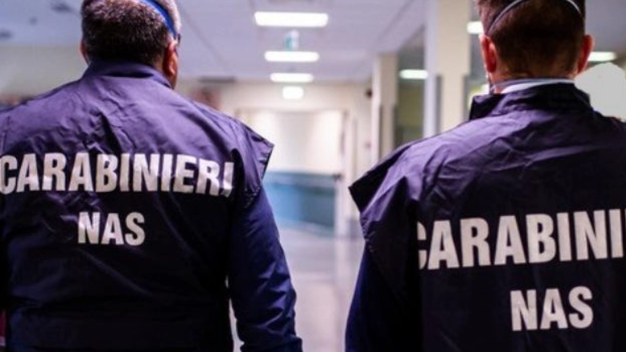 Carabinieri del Nas in un'immagine di repertorio. Nella clinica privata avrebbero lavorato dei falsi oculisti