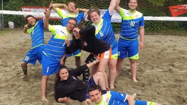 La squadra di beach volley: a maggio scorso ha vinto il torneo a Codogno