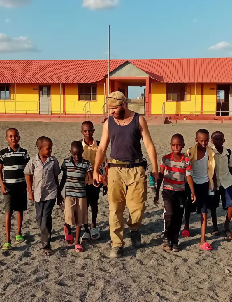 Il dottore della solidarietà: "Niente regali di laurea. Aiuto una scuola in Kenya"