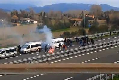 Scontri fra tifosi in A12, trasferte vietate per quelli di Lucchese e Perugia fino a fine stagione