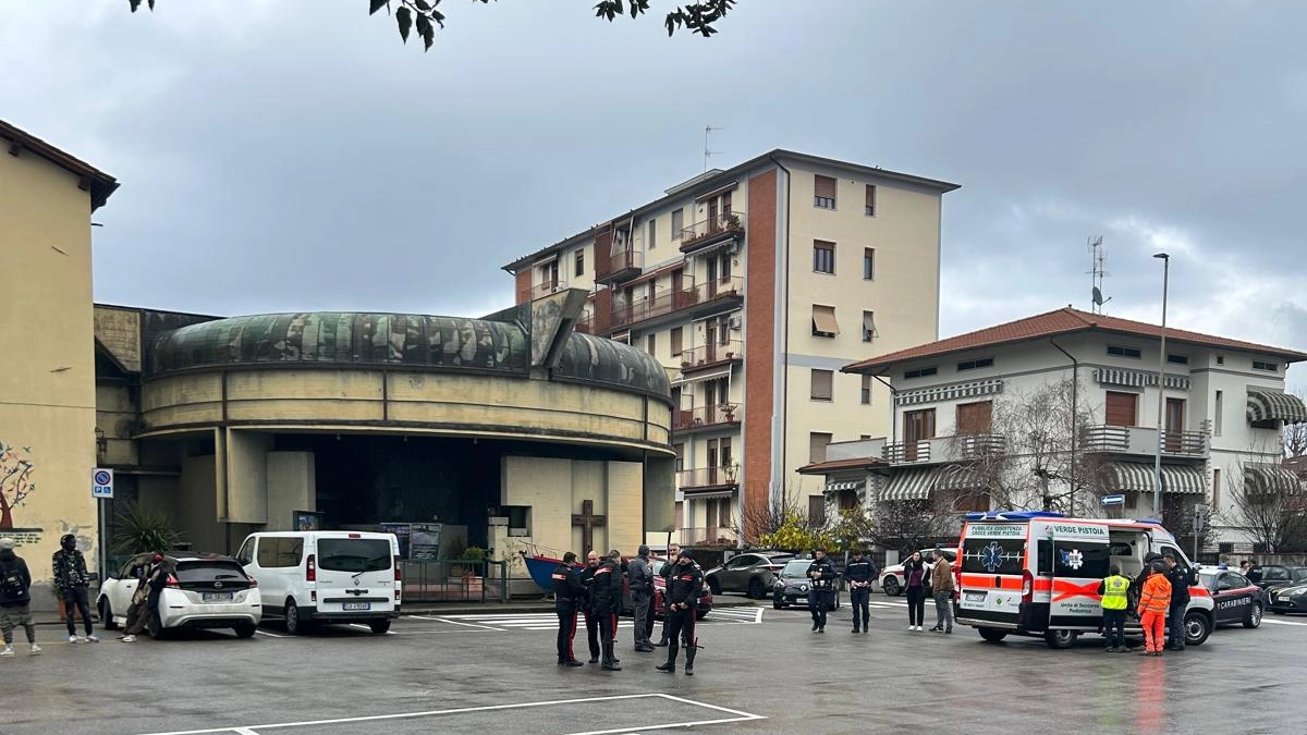 L'esterno della parrocchia di Vicofaro (Luca Castellani/Fotocastellani)