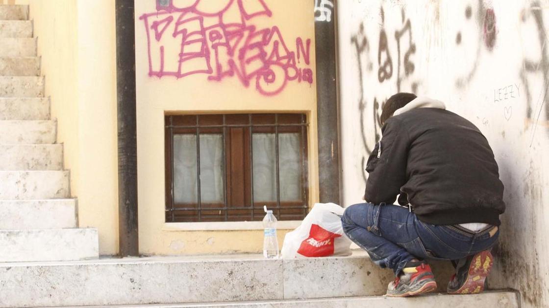 Degrado e scritte in centro. Tanti cittadini suggeriscono di recuperarli con gli eventi