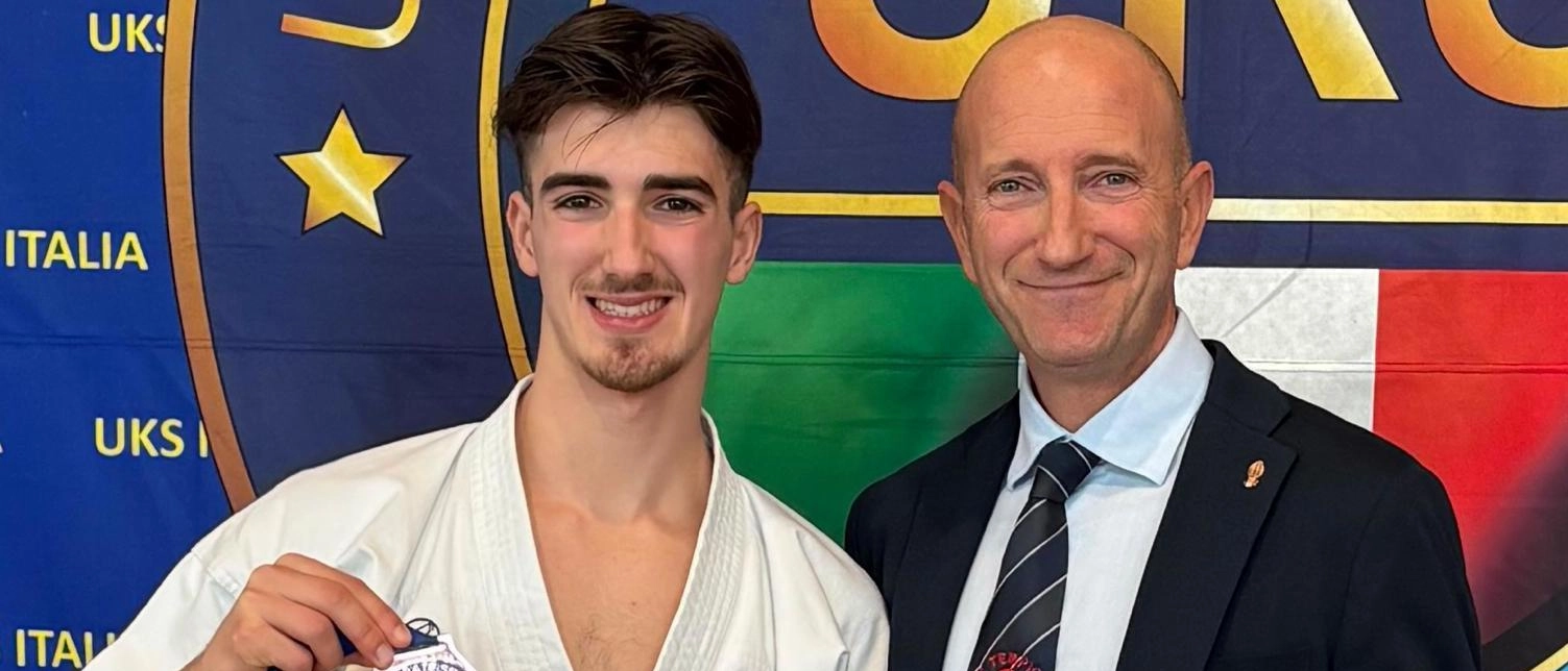 Giacomo Felice Serrao conquista il terzo posto al campionato nazionale UKS, dimostrando talento e determinazione nel karate. Prossimo obiettivo: l'Open International di Cluj-Napoca.