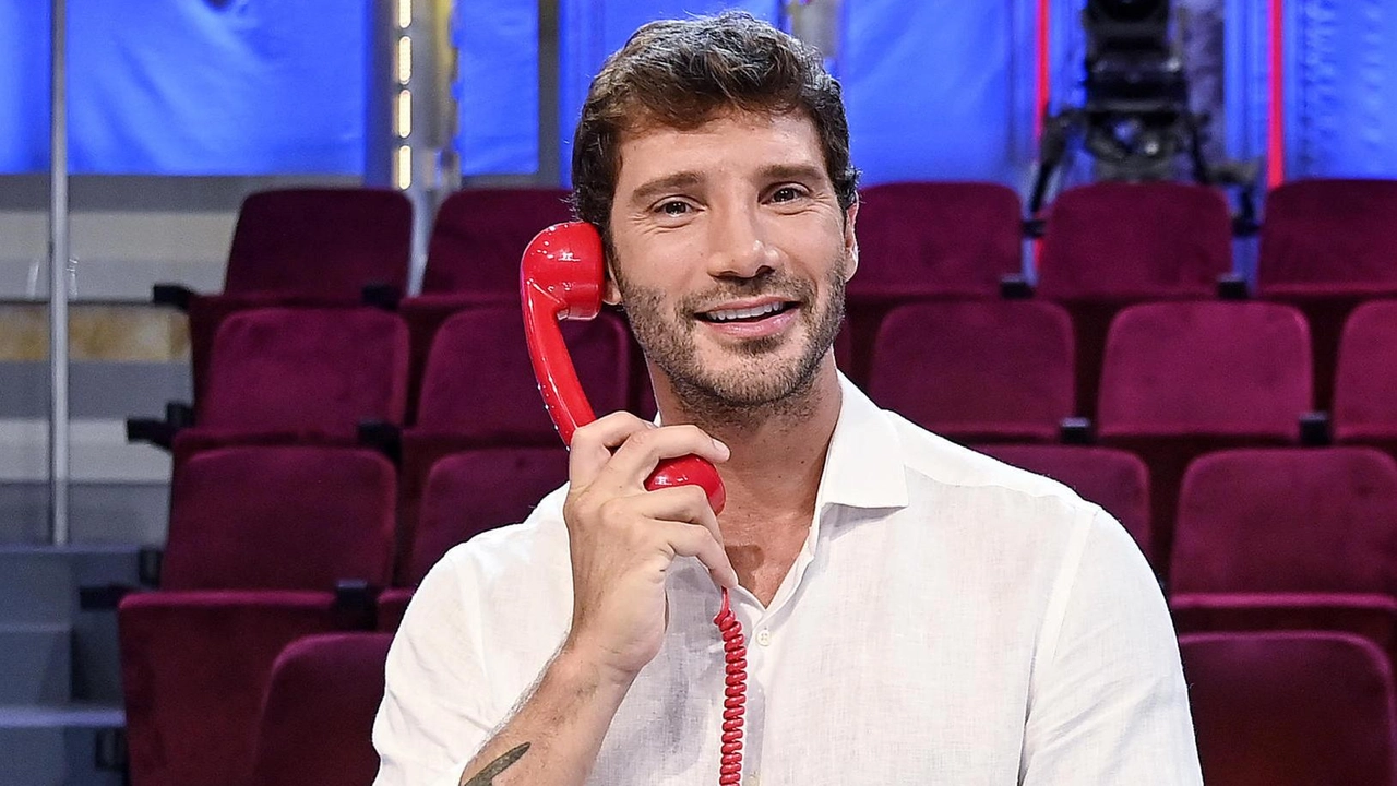 Stefano De Martino, conduttore di Affari Tuoi, abbinato alla Lotteria Italia