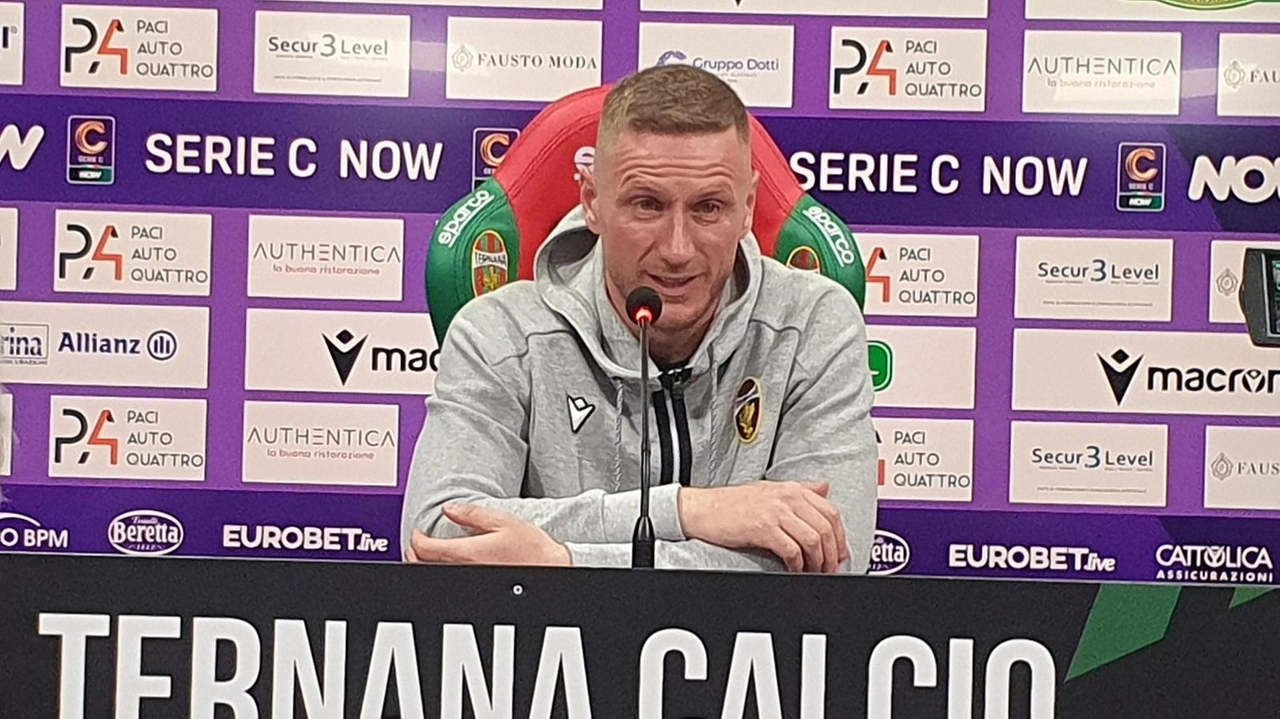 Il tecnico Ignazio Abate durante la conferenza stampa di ieri