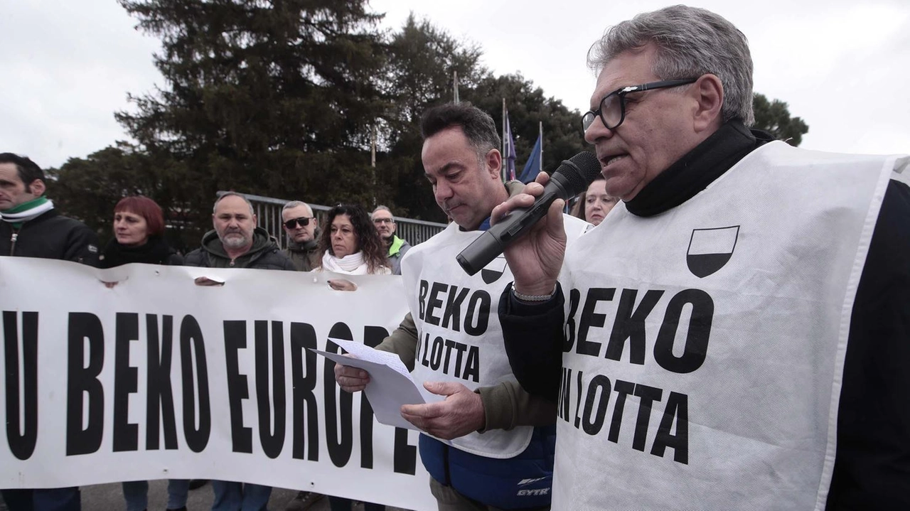 Prosegue la mobilitazione dei lavoratori della Beko a Siena (Foto Lazzeroni)