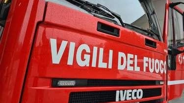 Coppia salvata a Castelnuovo: alta concentrazione di monossido di carbonio in casa. Intervento tempestivo dei vigili del fuoco e del 118.