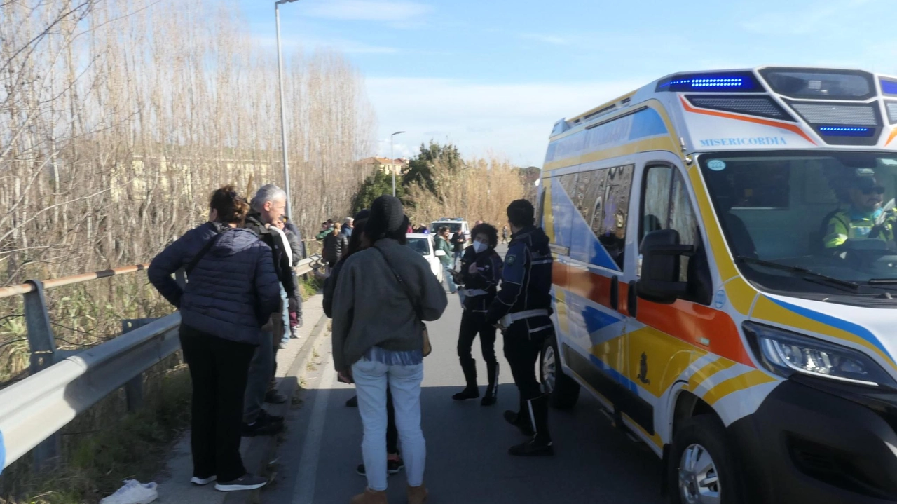 Il Pd ha presentato una mozione in consiglio comunale per rendere più sicuro il passaggio pedonale del cavalcavia Barsacchi