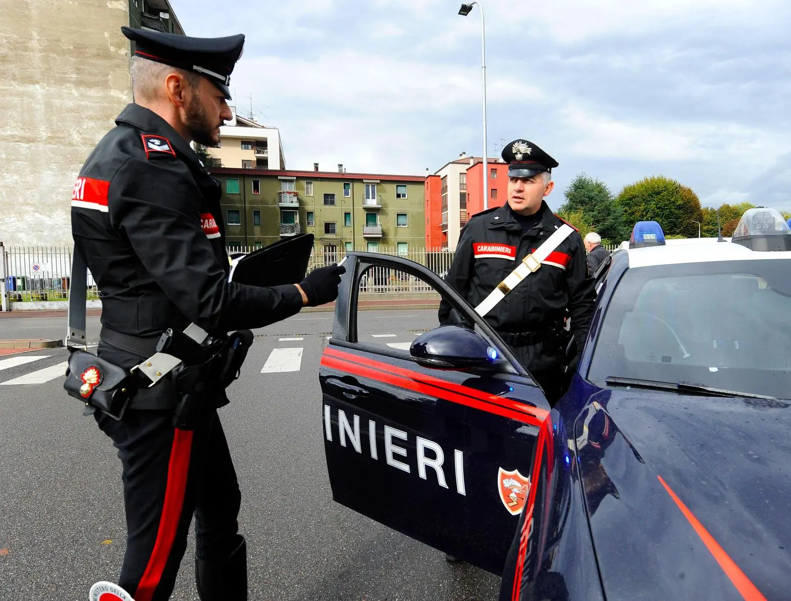 Auricolari All’esame Della Patente. Un 38enne Prova A Barare, Denunciato