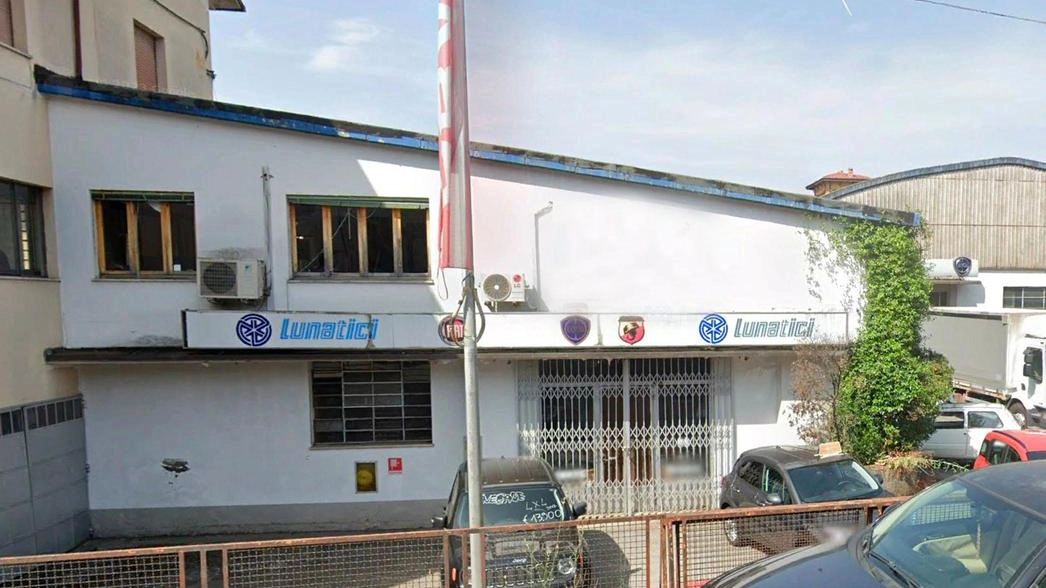 Nella foto Borghesi l’ingresso officina e capannone dell’ex area Fiat a Barga su cui si è aperto un dibattito