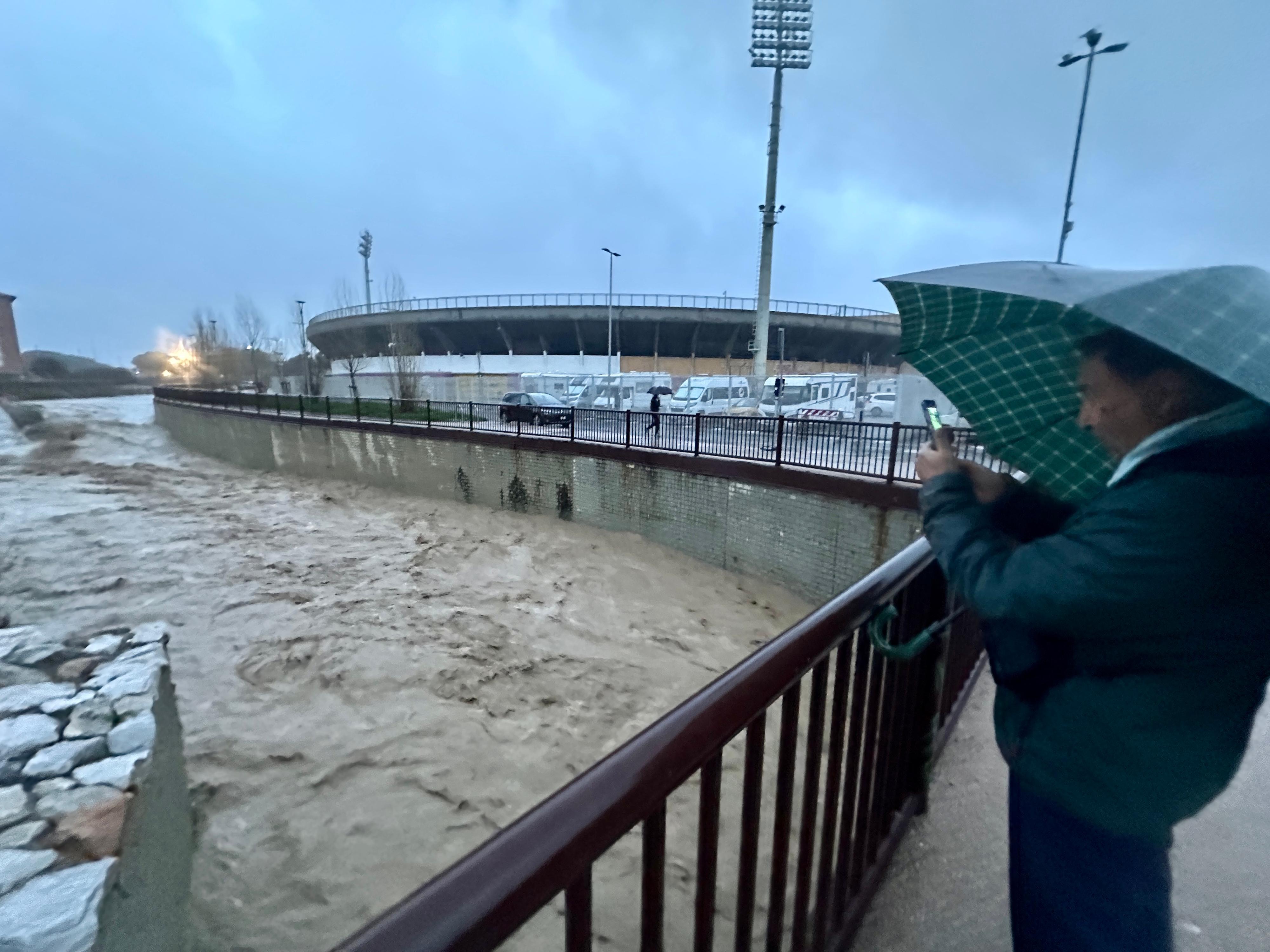 Allerta meteo in Toscana, scattano i divieti. Scuole chiuse: ecco dove