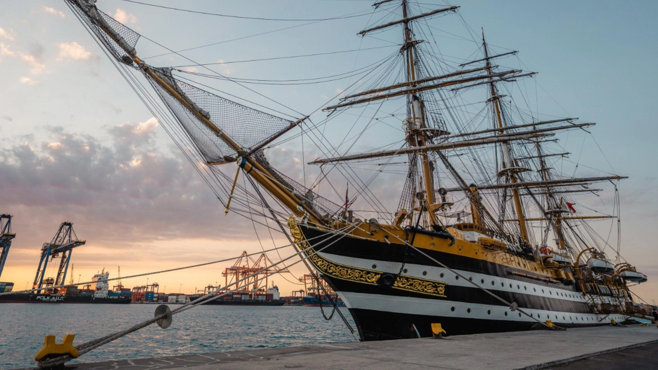 Nave Vespucci alla Spezia a metà giugno