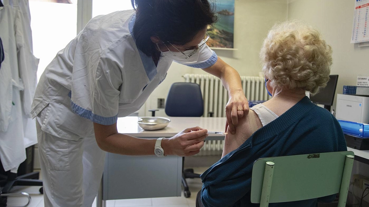 Successo nella campagna vaccinale antinfluenzale ad Arezzo: oltre 19mila dosi somministrate, con aumento rispetto allo scorso anno. Priorità agli anziani e ai soggetti fragili per prevenire complicanze.